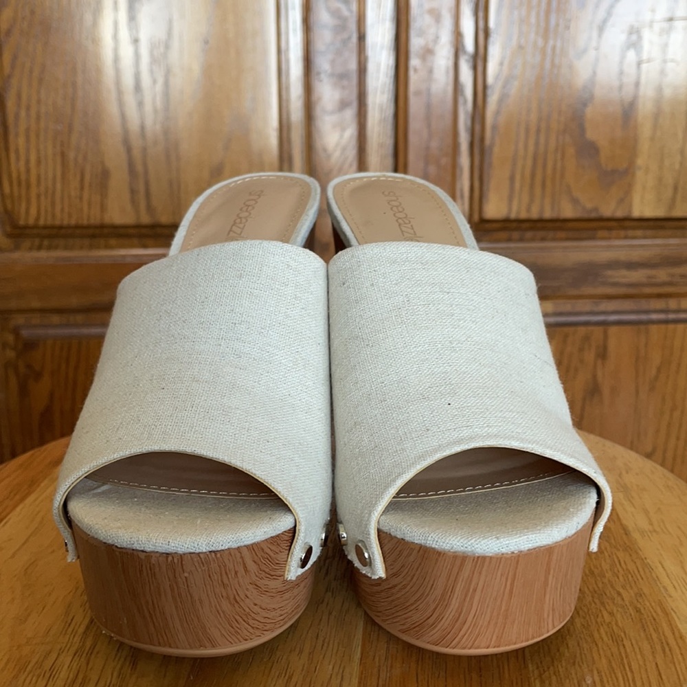 Platform Sandal - Picture 3 of 6